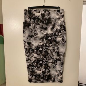 Black and white pencil midi skirt